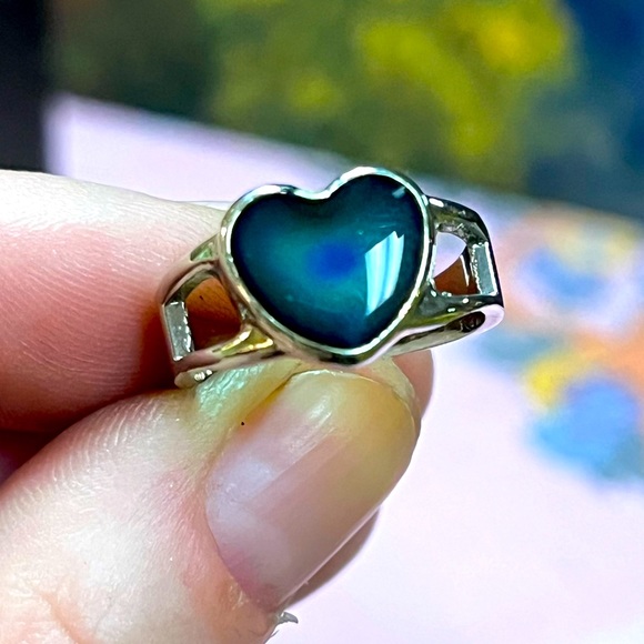 Vintage Jewelry - VTG Retro Silver Tone Metal Heart Shaped Mood Ring, Size 5 1/2